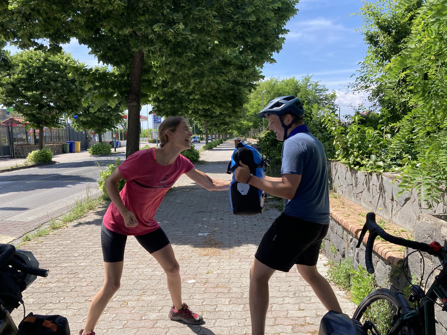 Katha lässt ihrem Frust freien Lauf