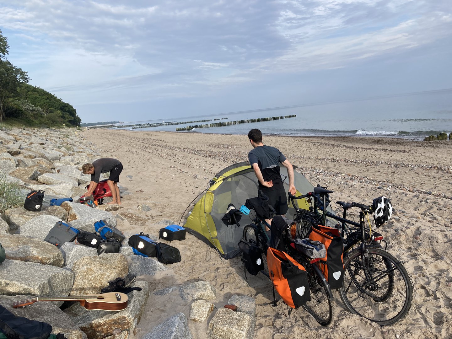 Morgendlicher Betrieb am Strand